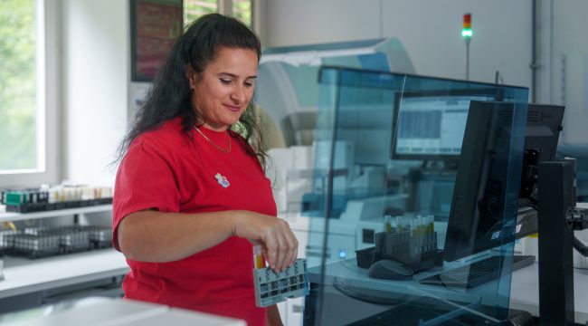 Labor, Laborantin, BMA, Biomedizinische Analytikerin